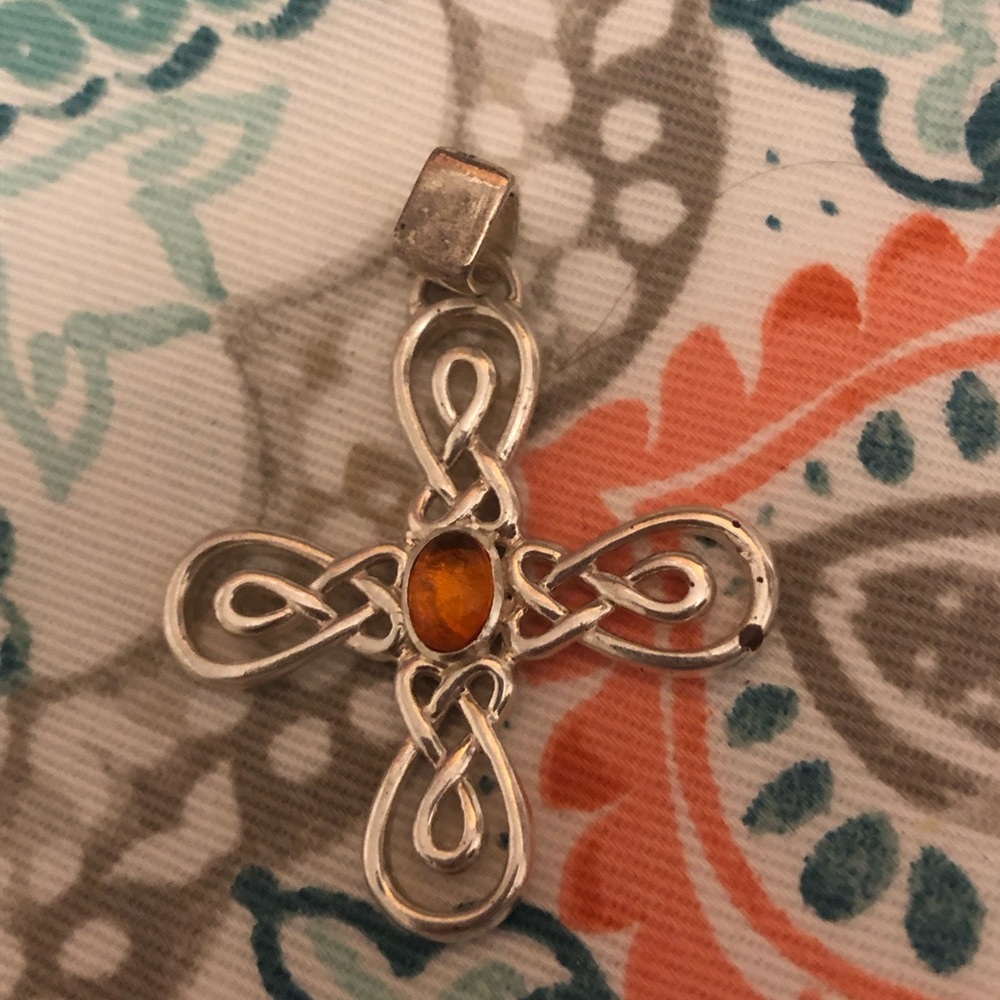 ❤️🌲☘️Boma Amber Celtic Cross Pendant - 144A $30 or $25 w/offer